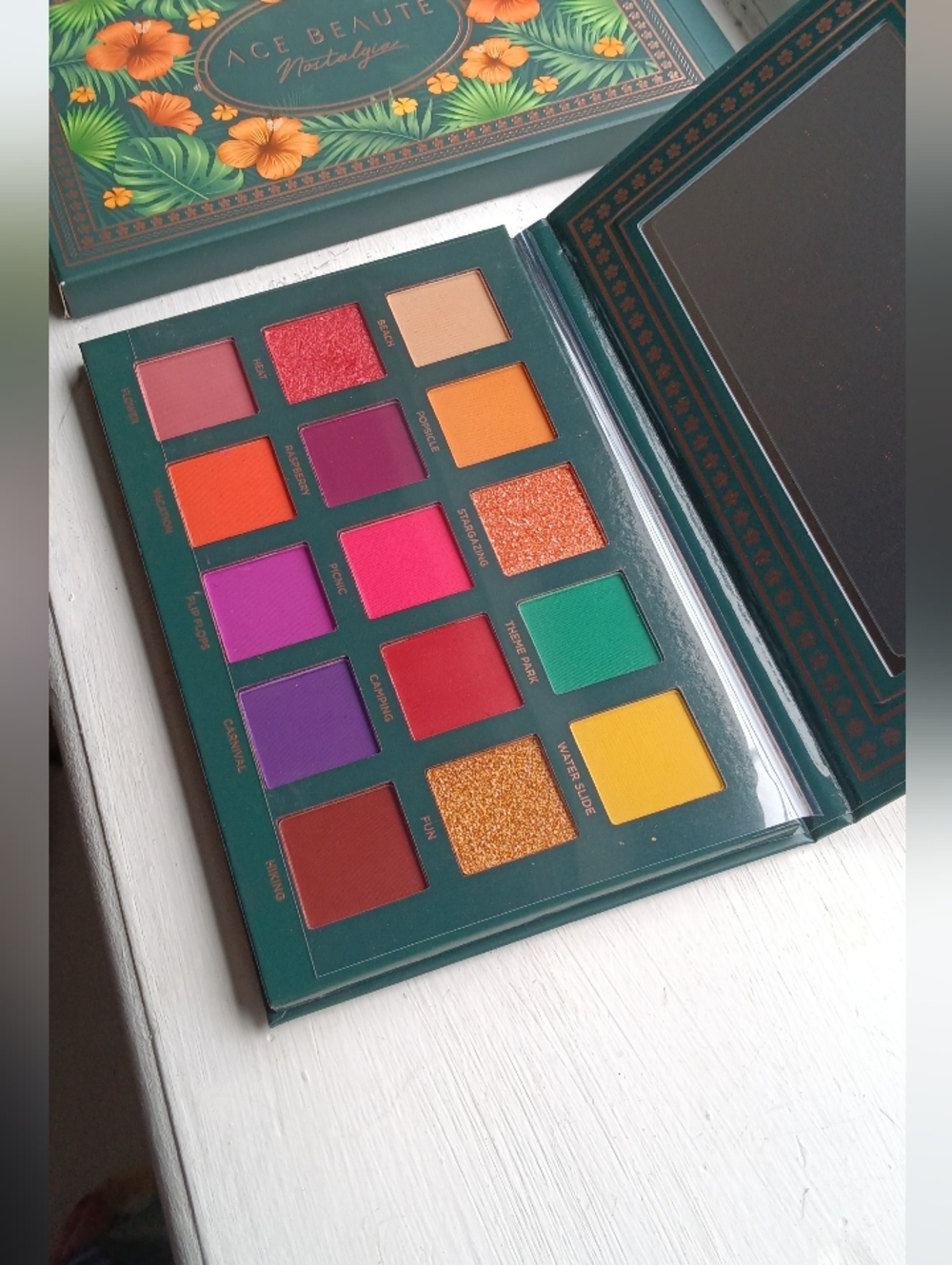 NEW Ace Beauté Nostalgia Eyeshadow Palette